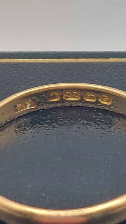 916 22ct Yellow Gold ring 2.3g size N Boxed