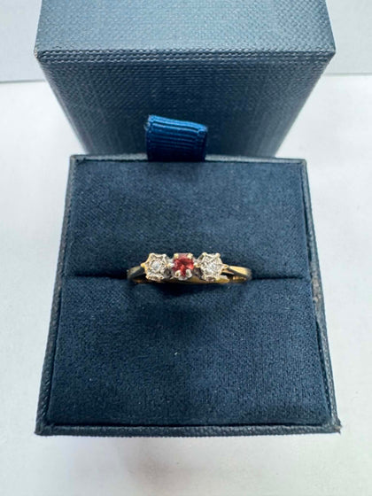1.3g 9ct Gold Trilogy Ring - Size Q - **Hallmarked**