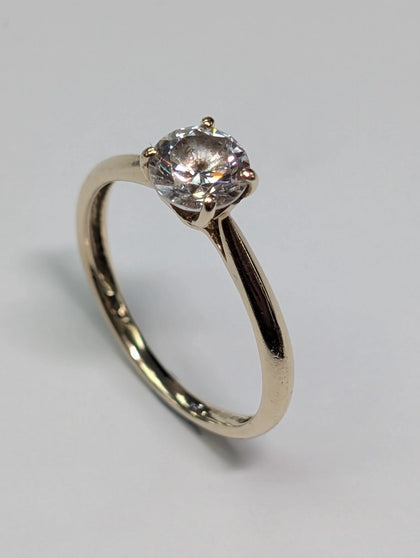 9CT GOLD RING WITH CZ STONES PRESTON SIZE N