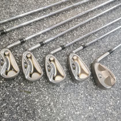 TaylorMade R7 #4-9 Iron Set, 58 Degree Taylormade Wedge & Taylormade Golf Bag **COLLECTION ONLY**
