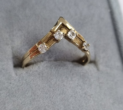 9ct gold wishbone ring cz stones size O