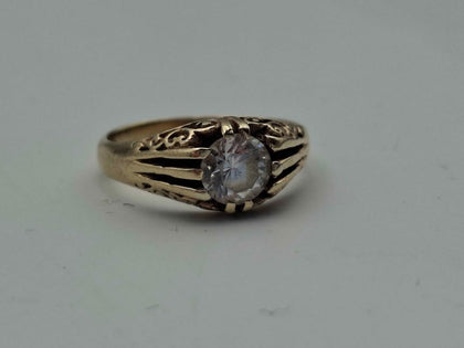 9ct Yellow Gold Cubic Zirconia Single Stone Ring - 3.27 Grams - Size M