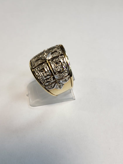 9ct Yellow Gold Ring with Clear Stones - Size O - 13.19g total