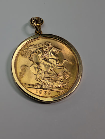 1963 FULL SOVEREIGN COIN WITH 9CT GOLD MOUNT