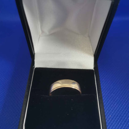 Hallmarked 375 and Tested 9 karat gold ring - 2.0 Grams - Size N - Box Included