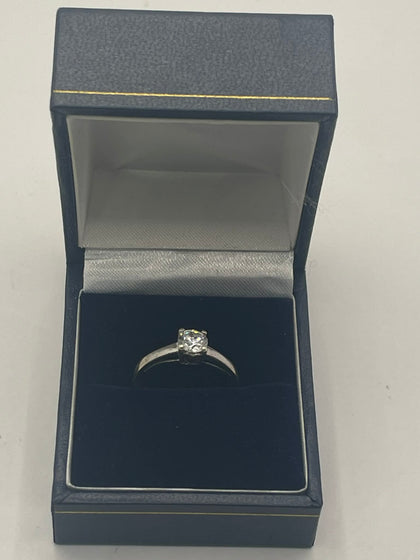 9ct White Gold Ring With Clear Stone - H