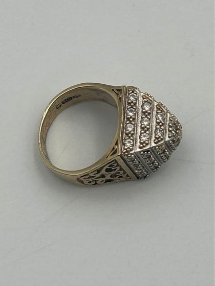 9CT YELLOW GOLD RING, PYRAMID STYLE, FULLY HALLMARKED 8.5G / Size: K