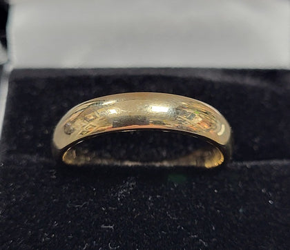 9CT - Yellow Gold Band Ring - 4.18g - Size O - Hallmarked
