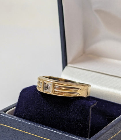 9 Carat Gold Ring - Size U