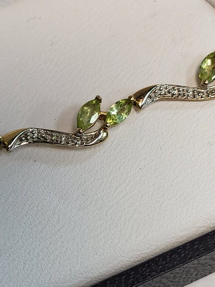 9ct Yellow Gold Bracelet with Green Stones - 7