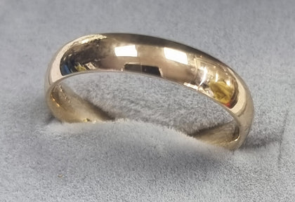 9ct Gold Band Size Q1/2