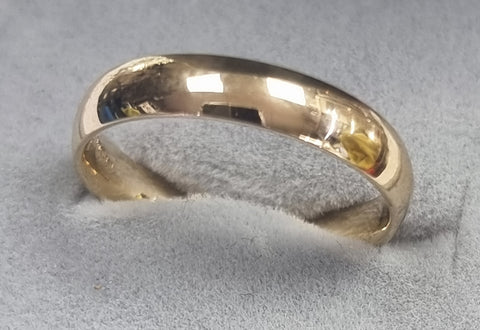 9ct Gold Band Size Q1/2