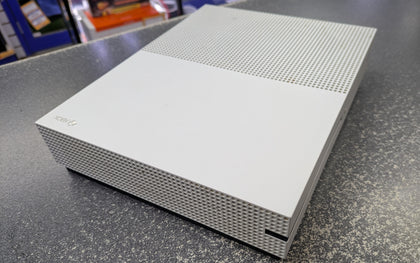 Xbox One S + Official Pad