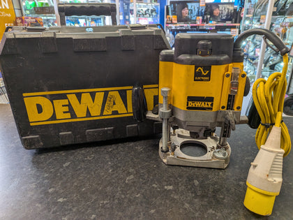 DeWalt 110v Plunge Router With Carry Case