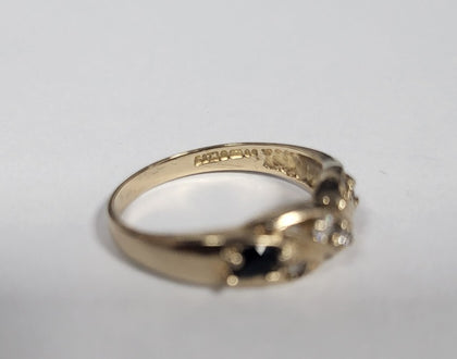 Beautiful 9CT - Yellow gold ring With Black And Clear Stones - 2.68g - Size P - Hallmarked