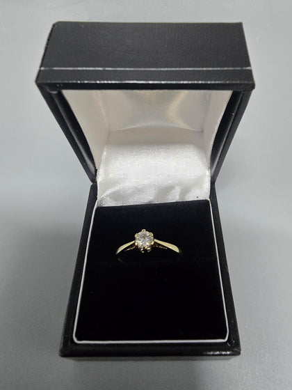 9ct Gold Ring with White Stone 375 1.9G Size P