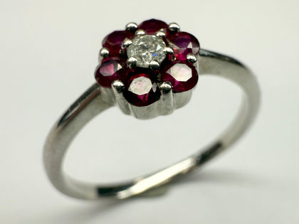 9ct white gold flower ring size Q