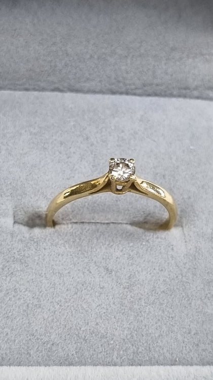 22ct gold diamond ring size M 1/2