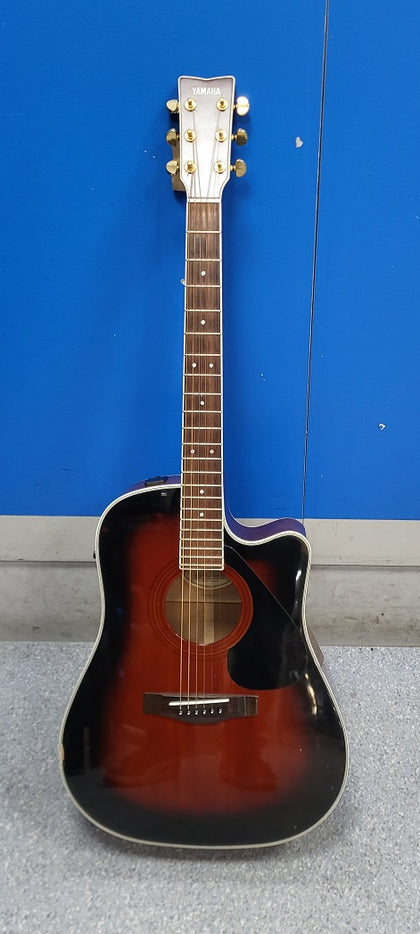 Yamaha DW-4SC VS Semi acoustic Guitar - Sunburst