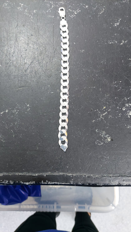 BRAND NEW SILVER BRACELET ,WEIGHT 33.7G , LENGHT 9