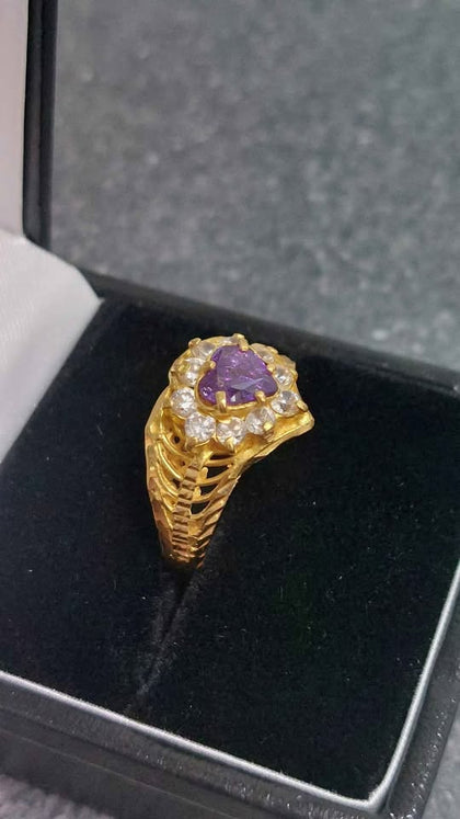 22K 916 HALLMARKED, YELLOW GOLD, CZ HEART SHAPED GEN RING, SIZE T, 4.4G, PRE OWNED