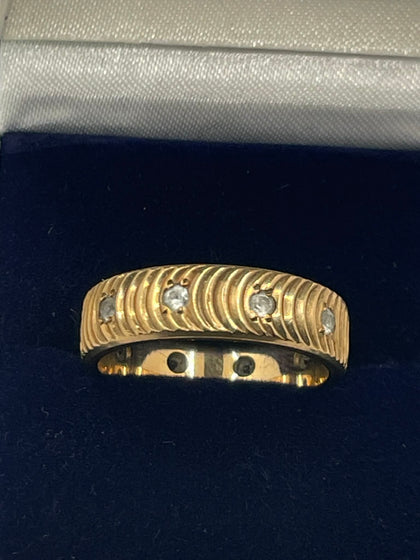 9ct Gold Ring With Clear stones
