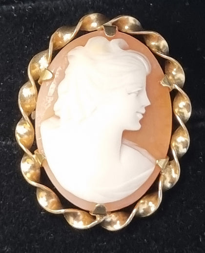 9ct Gold cameo brooch