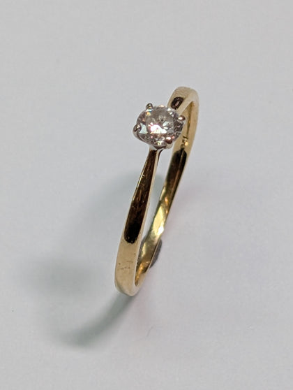 18ct Gold Diamond Ring - Size I 1/2