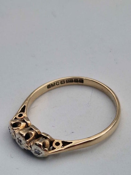 9ct Yellow Gold Ladies Three Stone Ring With CZ Stones - Size N - 1.42 Grams