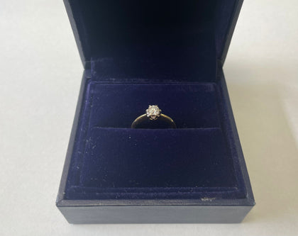 18ct Gold Ring 3.7g with 0.4ct Natural Diamond Size J