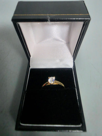 9CT Gold Ring Small Stone 1.2G