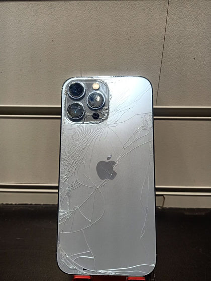 iPhone 13 Pro Max *Cracked back*
