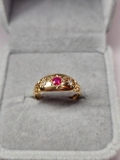 18ct Yellow Gold Wedding Ring with Ruby and Diamond Size M1/2