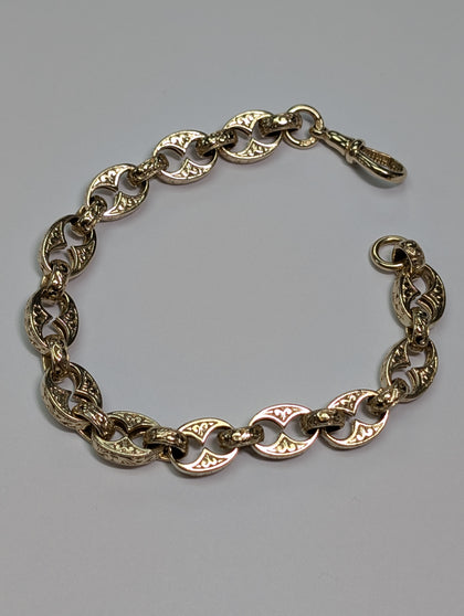 9ct gold figure of eight patterned bracelet