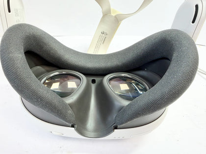 Meta Quest 3 VR Headset (With Controllers) - 128GB C