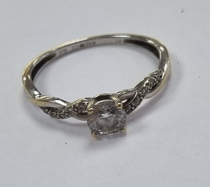 9ct gold two toned twisted vine ring cz size O