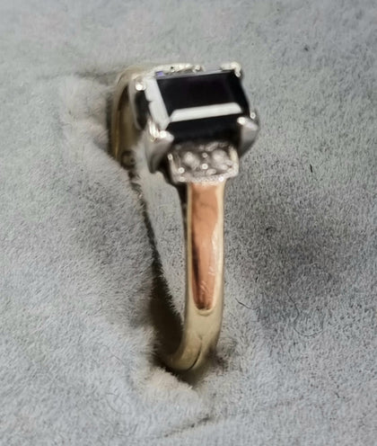 9ct Gold Diamond /Sapphire Ring J1/2