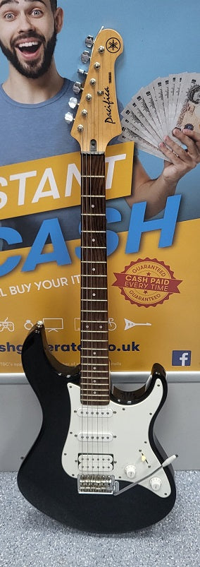 Yamaha Pacifica PAC012 Electric Guitar  - Black & White