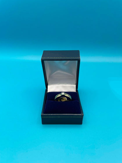 9CT GOLD RING  Q