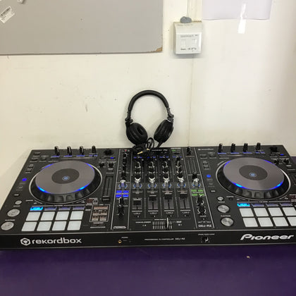 Pioneer DJ, DDJ-RZ Professional DJ Controller with dj pioneer headphones