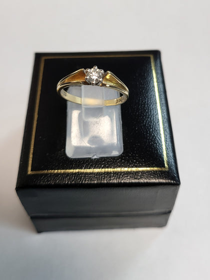 9ct Yellow Gold Ring with Clear Stone - Size N (N 1/2) - 2.39g total