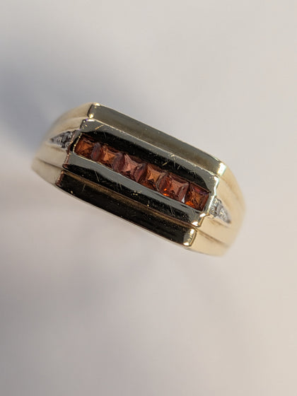 9ct Gold Ring With Red Stones Size S