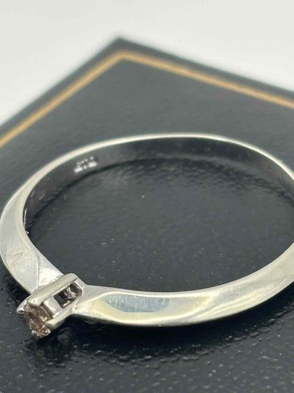 9ct white gold 0.05 diamond ring 1.7g size R with box
