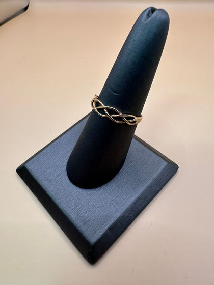 9ct Yellow Gold Criss Cross Band Ring