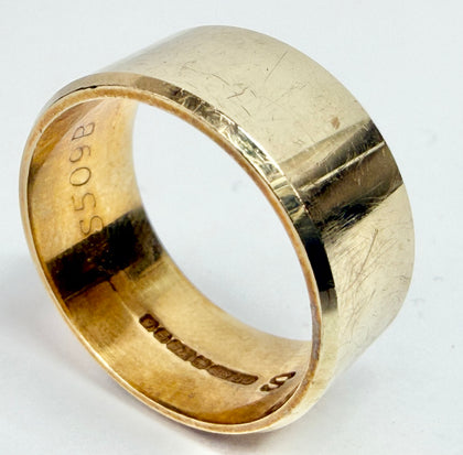 9ct yellow gold wedding band size R 1/2