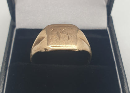 9ct Yellow Gold Signet Ring - Size W.