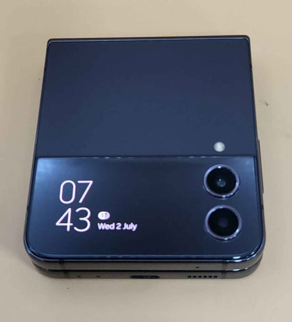 Samsung Galaxy Z Flip4 - 128GB - Graphite - Unlocked