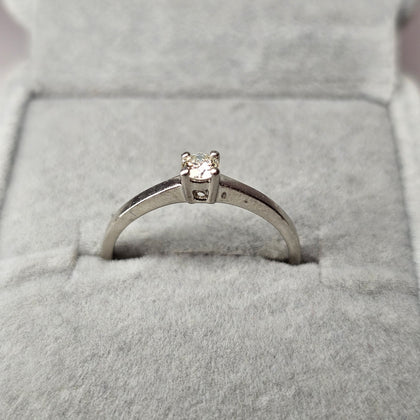 9ct White Gold Diamond Ring size