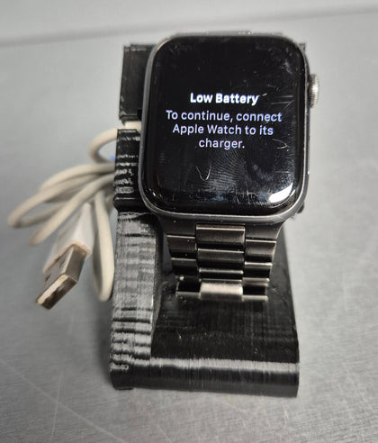 Apple Watch Series 5 - 44mm - GPS  - Space Black Stainless Steel Case