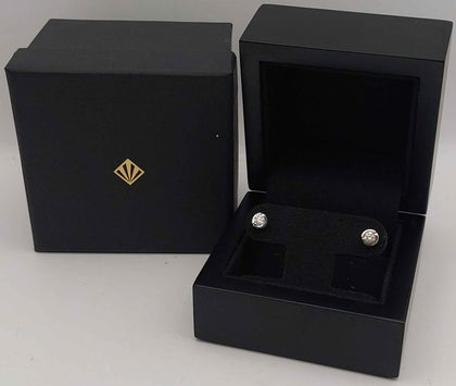 Pre-owned 18ct White Gold diamond stud earrings full hallmarked 1.74g
